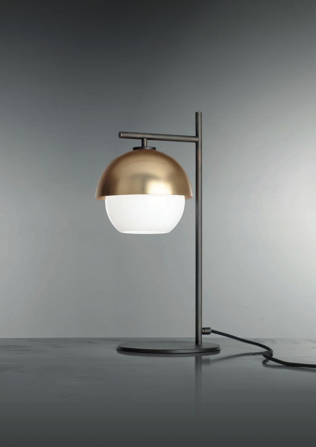 URBAN TABLE 50cm-19 5 34cm-13 4 23cm-9 Table lamp with diffuse light and white, tobacco or smoke Murano blown glass diffuser.