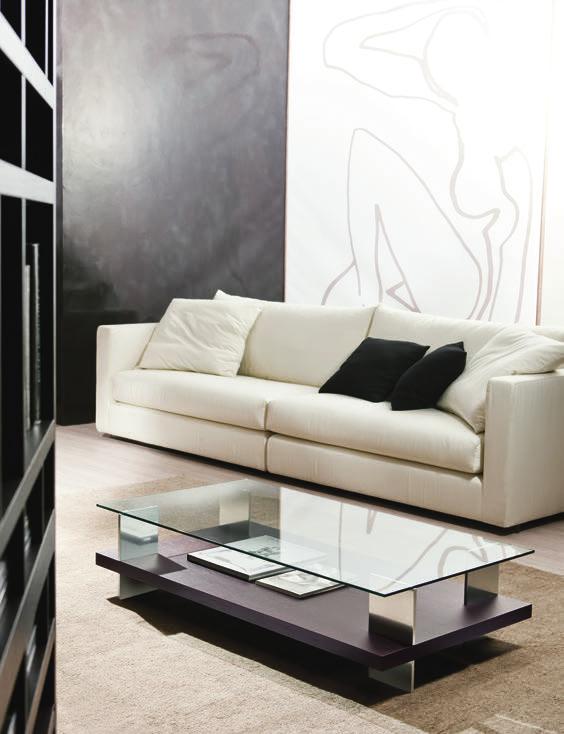 Coffee table with upper surface in natural glass and lower surface veneered or lacquered. Details in polished aluminium.