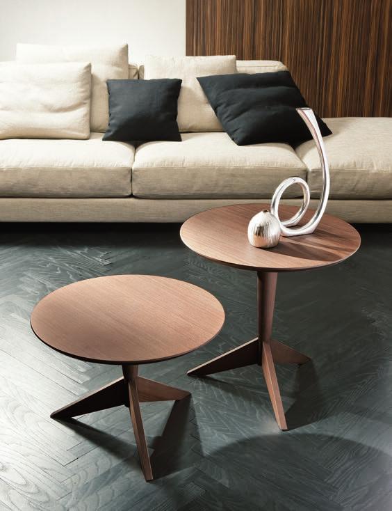 Coffee table with structure in solid wood, top veneered in ash or in fiberboard.