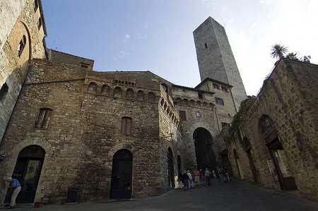 San Gimignano, è nato il Centro commerciale naturale http://www.sienafree.it/san-gimignano/52132-san-gimignano-e-nato-il-c... 1 di 3 29/07/2013 10.59 Lunedì, 29 Luglio 2013 cerca in SienaFree.