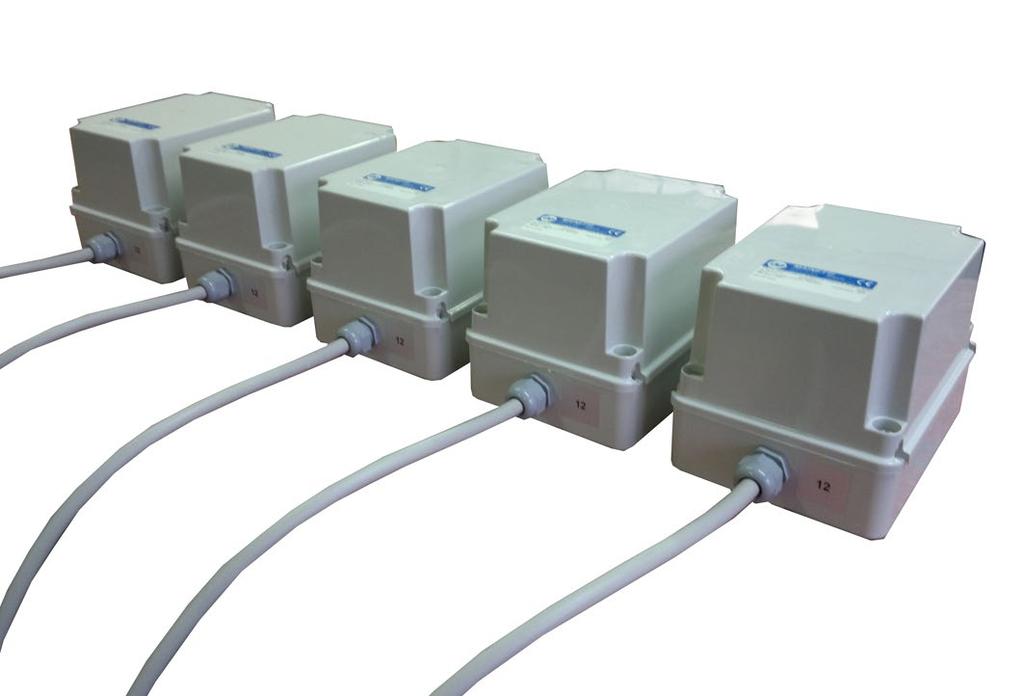 f Trasformatori in classe II Grado di protezione IP67 Transformers in container impregnated in epoxy resin Input and output with cable Insulation class F