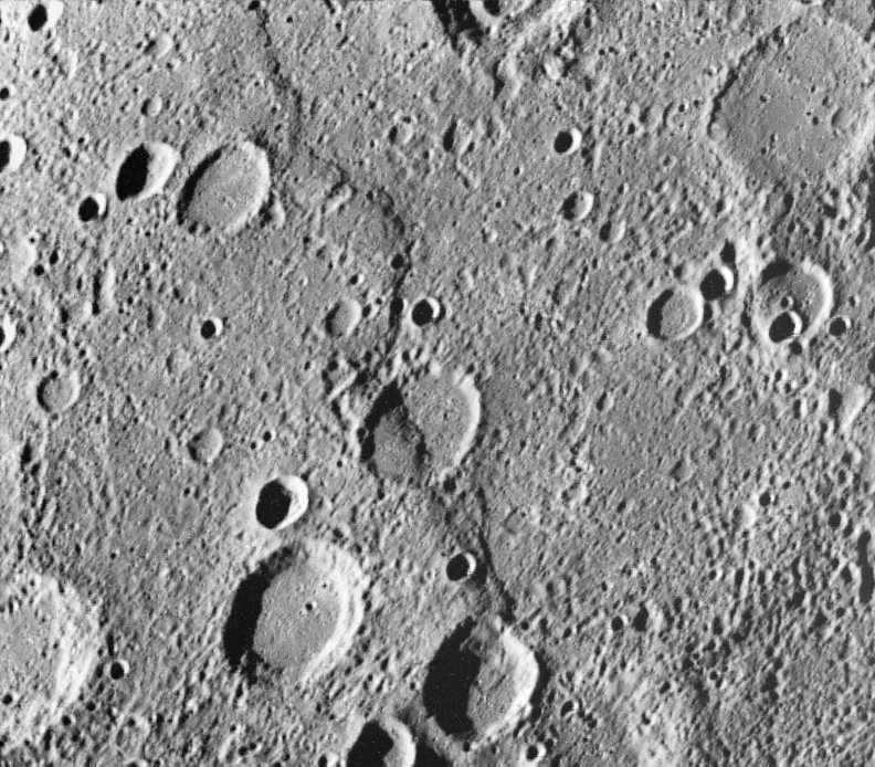 Il suolo di Mercurio Mare Caloris (1300 km di diametro, dovuto all impatto di un grosso