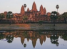 L'impatto con le antiche città di Angkor Wat e Angkor Thom non è solo spettacolare o suggestivo a vedersi, non è solo un labirinto immenso, quasi