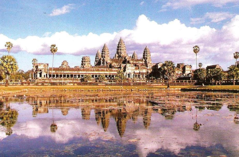 Ma Angkor è tutto questo, è la città perduta che è stata ritrovata, strappata