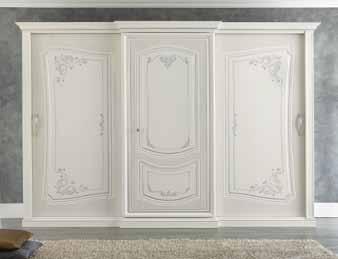 11 Armadio 2 ante scorrevoli patinato e decorato a mano con finitura bianco antiquariato L 306 H 257 P