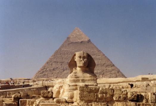 Le piramidi sono grandissime tombe per i faraoni e le mogli.