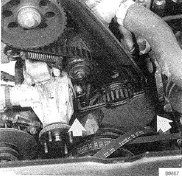 Cinghia di Distribuzione 215-6 Fig. 7 L attrezzo speciale Volvo no. 5284, usato per mantenere ferma la puleggia dell albero motore.
