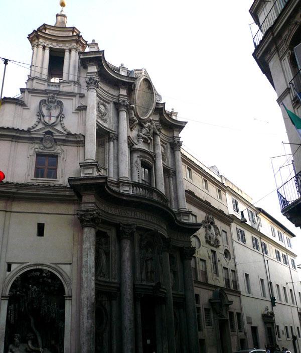 Lungo via XX Settembre, si trova la Chiesa di San Carlo: voluta dall'ordine dei Trinitari di Spagna nel