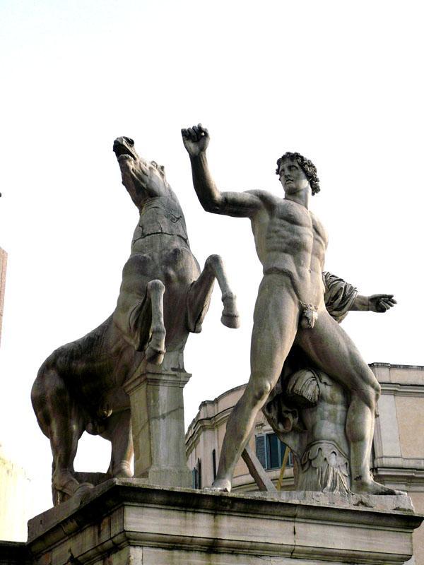 Nel corso del medioevo al colle Quirinale era stato dato il soprannome di Montecavallo per via di un grosso gruppo marmoreo composto da due figure maschili (i Dioscuri, Castore e Polluce, figli di