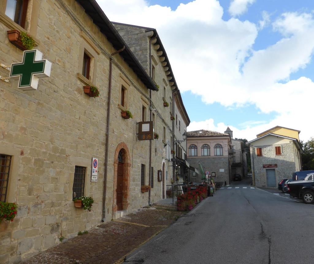 SEZIONE 1 Identificazione edificio L oggetto di riferimento, per il quale viene stimata la vulnerabilità è definito edificio ed è costituito da una unità strutturale omogenea da cielo a terra e, in