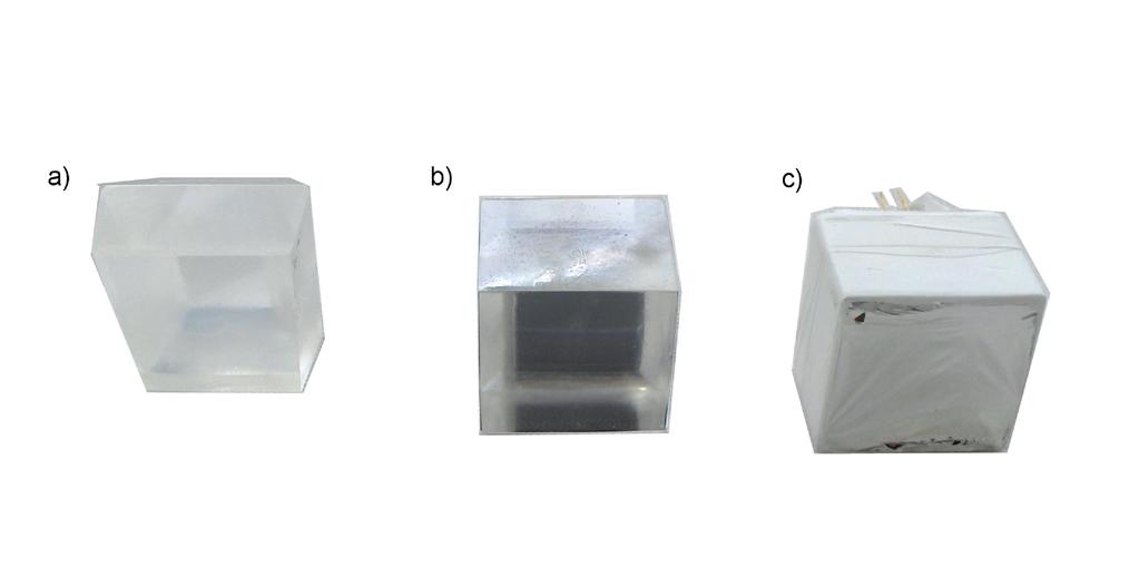 16 1. Rivelatori a scintillazione Figura 1.13: Le tre fasi della lavorazione. a)cristallo lucidato. b)accoppiamento con fotodiodo. c)cristallo fasciato. 3. mylar monoalluminato 4.
