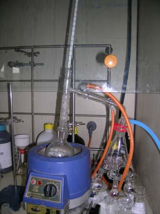 In pratica le distillazioni successive si realizzano interponendo tra pallone e testa di distillazione una colonna di frazionamento Colonna di Vigreux Denti di vetro rientranti Colonna di Widmer
