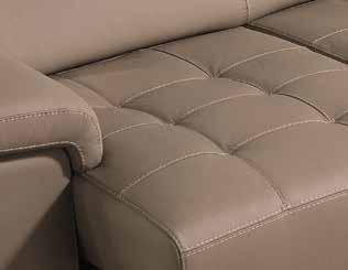 regolabile e da una spalliera lavorata che rende il divano accattivante e allo stesso tempo