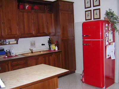 mio mitico frigo rosso, che adoro letteralmente sono