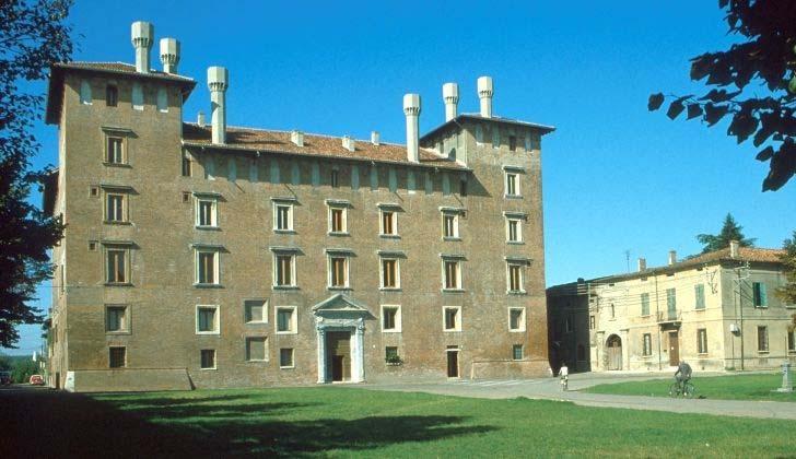 Revere Museo del Po Nella suggestiva cornice del Palazzo Ducale Gonzaghesco, si inserisce il Museo dedicato al fiume Po nei suoi vari aspetti: archeologici, storici, artistici, antropologici,