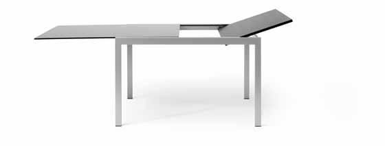 In the picture it s proposed with satin grigio legs and moka glass top.