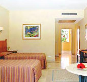 Jaz Makadi Golf Hotel 5* MAKADI BAY E situato sulla costa di Madinat Makadi in un ampio complesso di alberghi e spiagge.