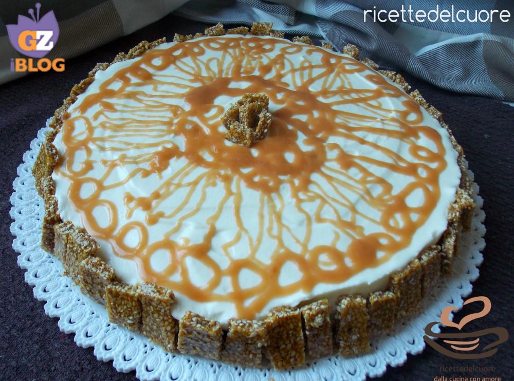 Raccolta di dolci senza cottura Cheesecake con croccantino al sesamo e caramello mou http://blog.giallozafferano.