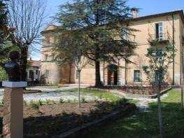 Cosenza Calabria Casa Cantoniera su due piani situata appena fuori da Rossano.