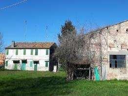 XIV/XV situato nel centro abitato. 9 Fabbricato Residenziale Comune di Palazzolo Vercellese Prov.