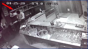 Le immagini della rapina al Dada Caffè 25.05.