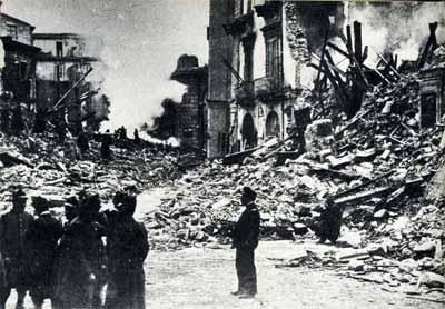 Messina 28 dicembre 1908 Il terremoto distrusse quasi totalmente le città di Messina e Reggio
