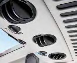 Starlight è predisposta per autoradio, porta-targa abbattibile e specchi retrovisori