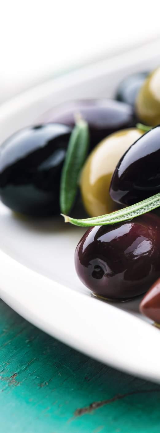 136 Le Olive Riviera PRODOTTO 100% ITALIANO Piccole olive nere raccolte a giusta maturazione che con nocciolo vengono confezionate in una leggera salamoia.