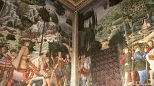 La Cappella dei Magi è un capolavoro del Rinascimento fiorentino: sotto il soffitto dorato di Michelozzo, Benozzo