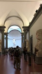 Galleria dell Accademia, Firenze, il salone con il David di Michelangelo La Galleria dell Accademia si