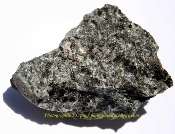Profondità (km) Granulite: roccia metamorfica costituita essenzialmente da ortopirosseno e