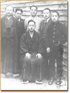 Panamericana. E infine, il 19 marzo 1993, è stata fondata la Federazione mondiale Shito-ryu Karate-do con il centro di Tokyo, con Manzo Iwata come suo Presidente.