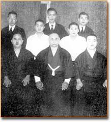 Dopo la fine della seconda guerra mondiale continuò ad aiutare suo padre insegnare e diffondere il Karate Shito-ryu in tutto il