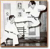 Durante il 1962 Kenei Mabuni sensei viaggiato tutto il mondo continuando a istruire nel Karate Shito-ryu. Ha visitato il Guatemala, Honduras, Messico e Stati Uniti.