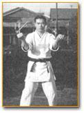 Sensei Sakio Ken è stato onorato per il suo eccezionale contributo continuo alle arti marziali ricevendo il Distinguished Service Award da Nihon Budo Kyougi Kai (Japan Budo Consiglio) nel corso del