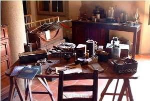 Ricostruzione del laboratorio di Guglielmo Marconi 3/7 Immagini dell'interno della soffitta-laboratorio dove Marconi conduceva i suoi esperimenti e da dove ha trasmesso il primo segnale radio.