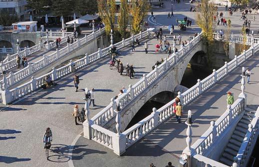 poročilo - Lahko bi brala ves dan! Košarice s citati iz Svetega pisma pa so povsem drugo poglavje. Tu gre za sicer kratek, vendar oseben stik s človekom. Večina sodelujočih bi raje samo brala.