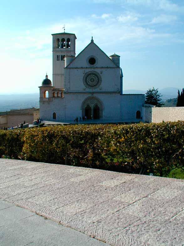 PAVIMENTAZIONE IN PIETRA REGOLARE Basoli in