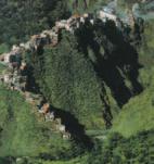 Rossano Cariati Il Castello aragonese della cosiddetta Ischia Minore, collegata a Ischia da un istmo.