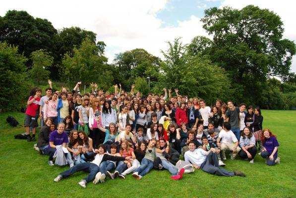 In famiglia i ragazzi condivideranno la stanza con un altro studente di diversa nazionalità, mentre nel Residence dormiranno in stanze singole con eccellenti servizi in comune, e ogni mattina