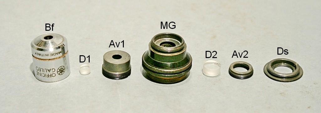 L immagine intermedia si trova 12 mm sotto la battuta. L indice di campo è s = 16 mm. Il campo angolare è 2α = 38. Obbiettivi Fig.