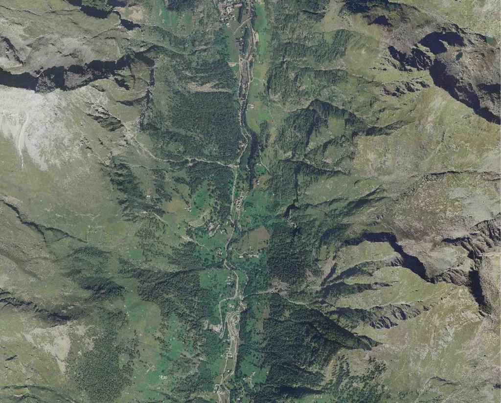TRATTO 3: RONG-LYSBALMA Dalla frazione Rong imboccare il sentiero a mezzacosta che costeggia la Valle del Lys in sponda sinistra in direzione di Gressoney la Trinité.