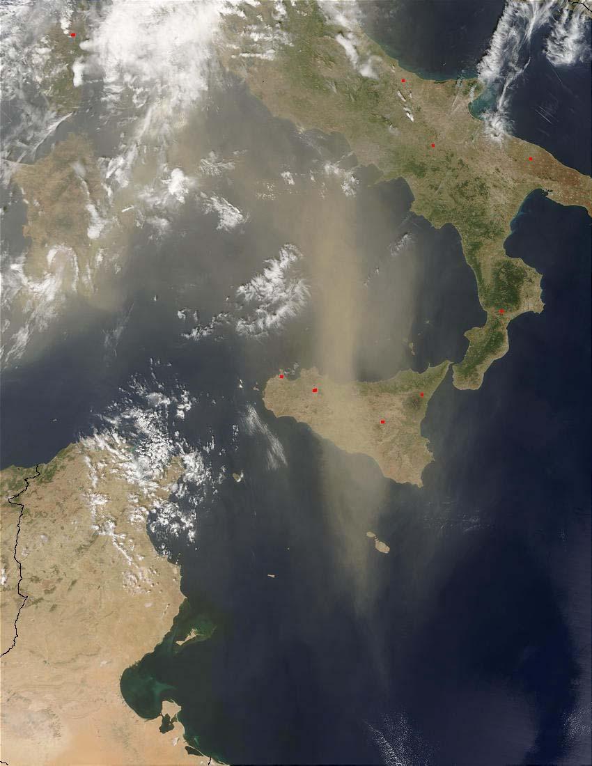 Mineral dust: particelle solide generate da differenti tipologie di suolo o di terreno, sono costituite da complesse miscele di vari minerali.