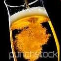 2. LA SPILLATURA La birra va spillata a due velocità: prima lentamente, tenendo il bicchiere leggermente inclinato fino al riempimento dei tre quarti; poi, dopo averlo raddrizzato, più velocemente,