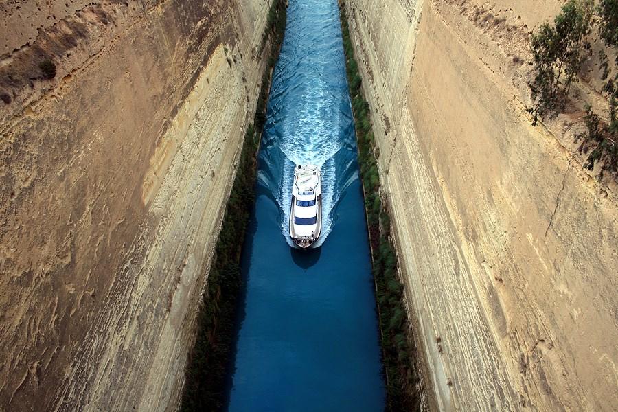 *Antica Corinto Crociera nel canale di Corinto Questo Tour consiste di attraversare il famoso Canale di Corinto in barca e visitare l Antica Corinto.