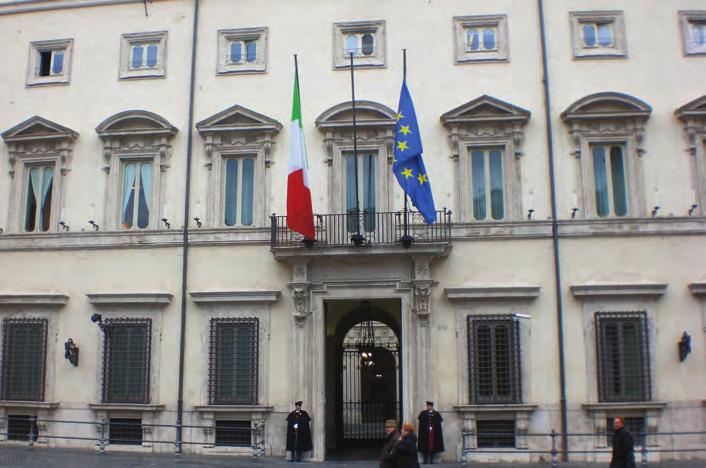 L esposizione delle Bandiere Esposizione quotidiana della bandiera nazionale ed europea su edifici sedi di Organi Costituzionali: il Governo L esposizione del Tricolore e della bandiera dell Unione