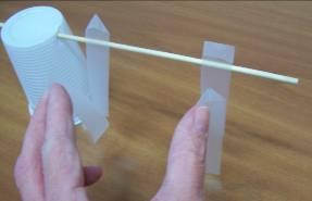 Esp 3: Confronto tra pezzi di nastro adesivo da coppie AZIONE/OSSERVAZIONE Due pezzi sovrapposti e strappati