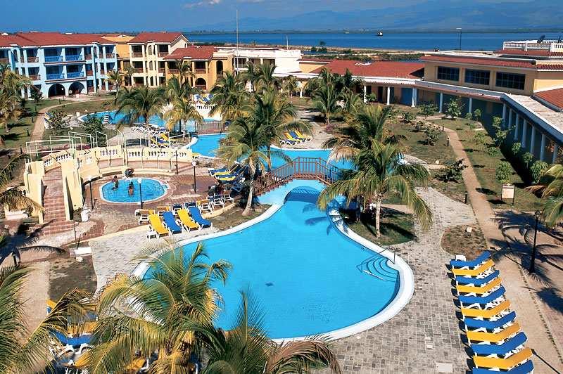 Hotel Jagua **** - Cienfuegos (1 NOTTE) Grazie alla sua bellissima posizione nella famosa area residenziale di Punta Gorda, nel sud della città di Cienfuegos, Jagua è considerato uno dei più famosi