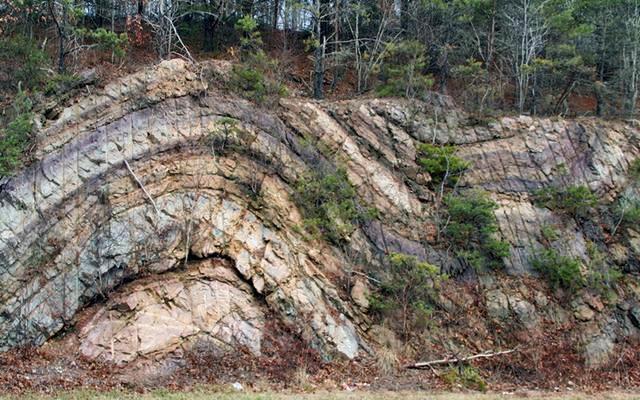 ANTICLINALI E