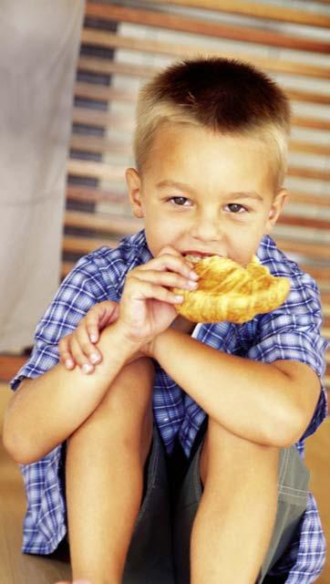 Sul sito 300 snack: scoprite se calorie e nutrienti sono adatti ai vostri bambini Quante calorie ci sono nella merendina preferita del vostro bimbo? Può andare bene per la sua età?